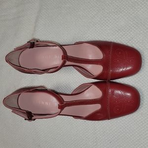 Gianni Bini Red T Strap Heels 8.5M